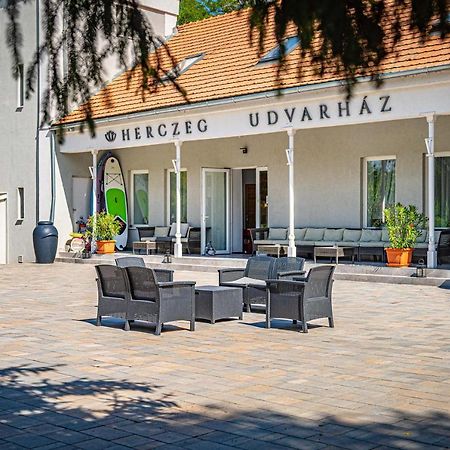 Herczeg Udvarhaz Poroszló Εξωτερικό φωτογραφία