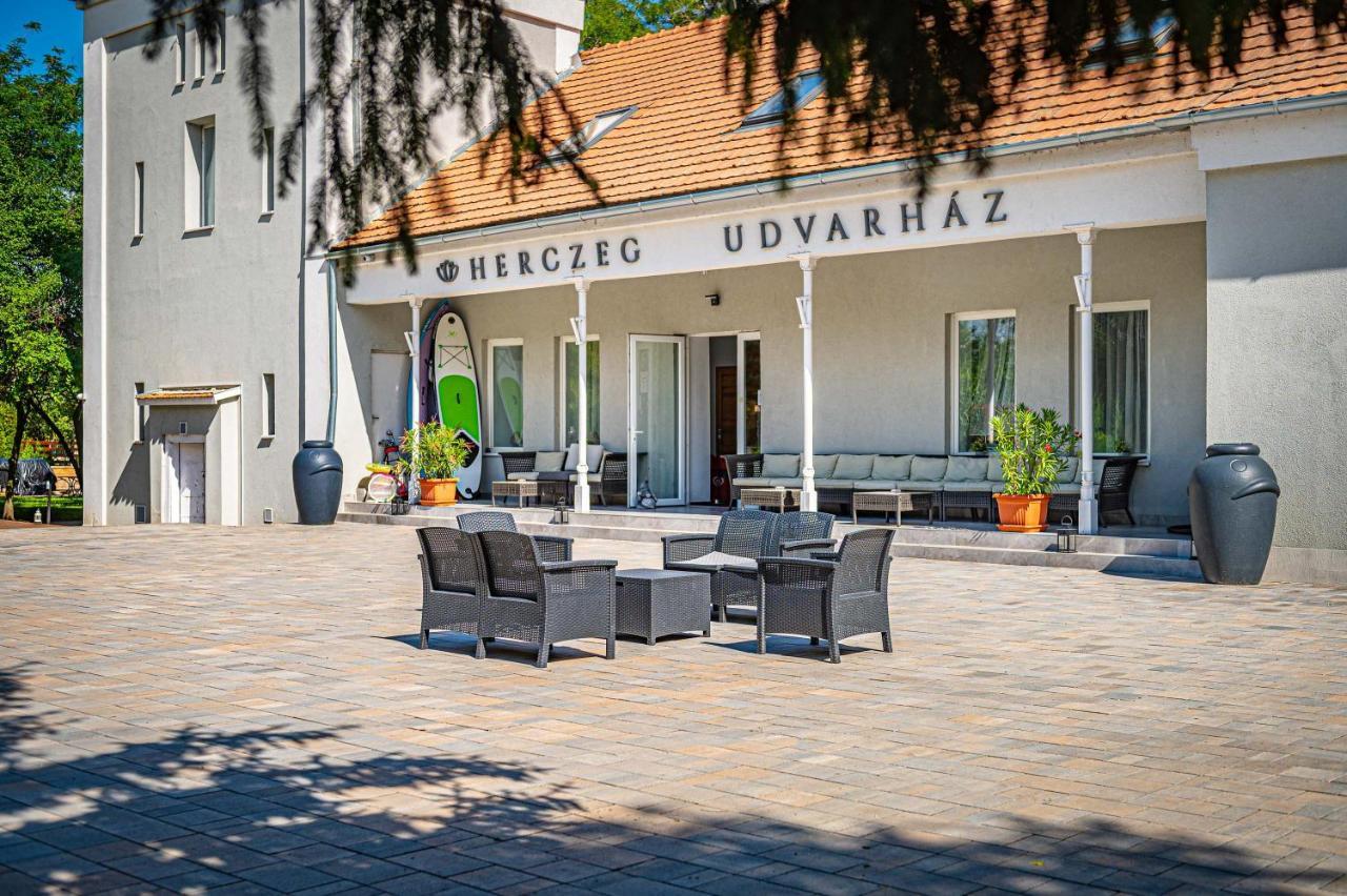 Herczeg Udvarhaz Poroszló Εξωτερικό φωτογραφία