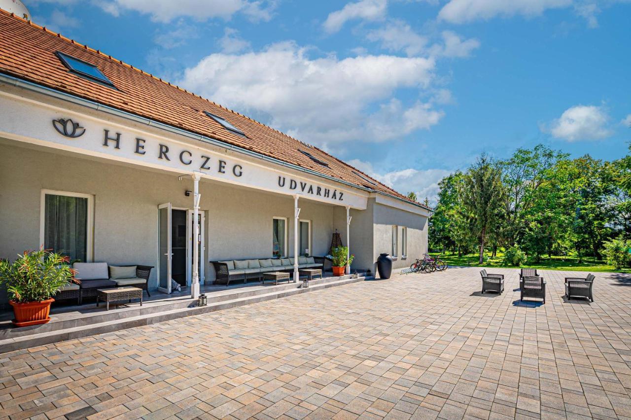 Herczeg Udvarhaz Poroszló Εξωτερικό φωτογραφία